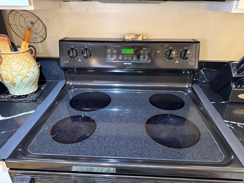 Building Photo - 890 Kitty Hawk Dr