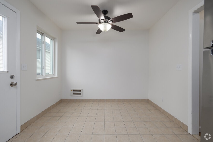 2BR, 1.5BA - 1300SF - Kitchen Dining Area - 20 N Taylor Condos