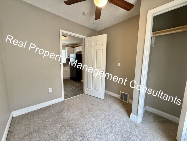 Building Photo - Charm and Space in 3 Bedroom Home