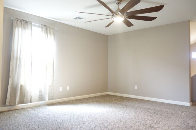 Building Photo - (Vail) Spacious 5 bedroom 3 bath house!