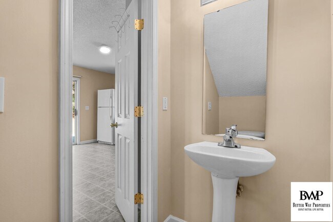 Building Photo - 233 Rosebrook Dr