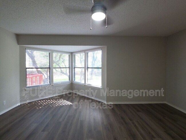Building Photo - 1406 Bullhill Cove