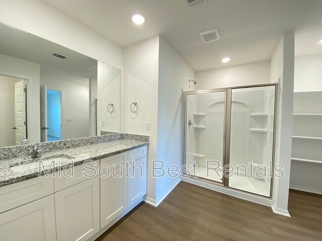 Building Photo - 52 Kelton Ln