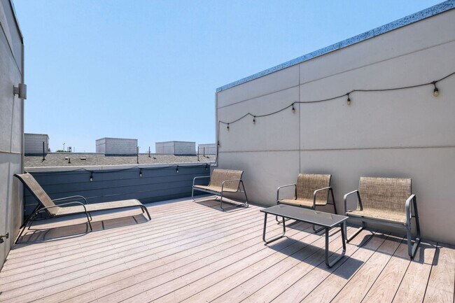Building Photo - 1606 N Hackberry St