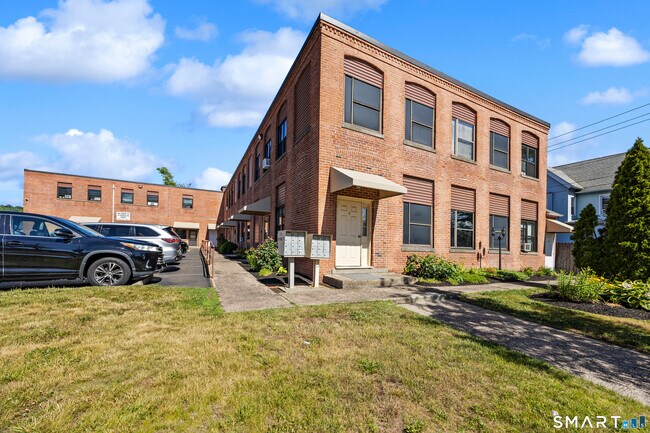 Building Photo - 180 N Cherry St