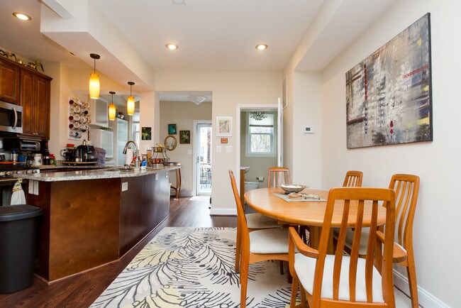 Building Photo - 1319 Corbin Pl NE