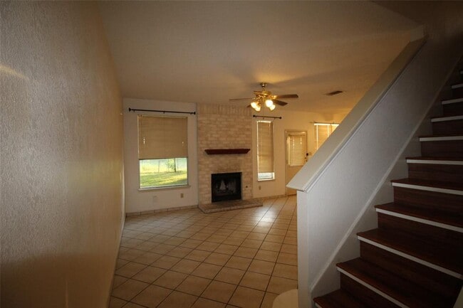 Building Photo - 8622 Piney Creek Bend