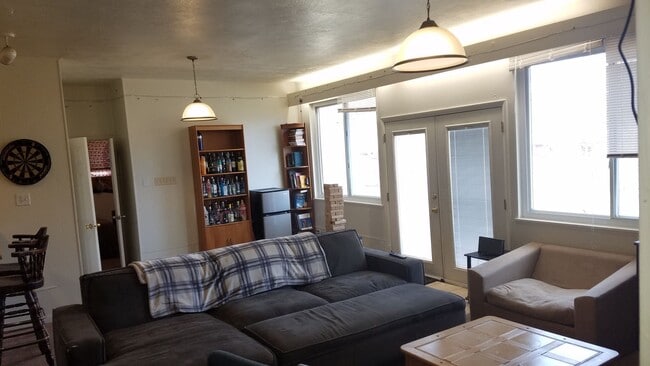 Building Photo - Aug. 2026 Pre-Lease Spacious 5-Bedroom Hom...