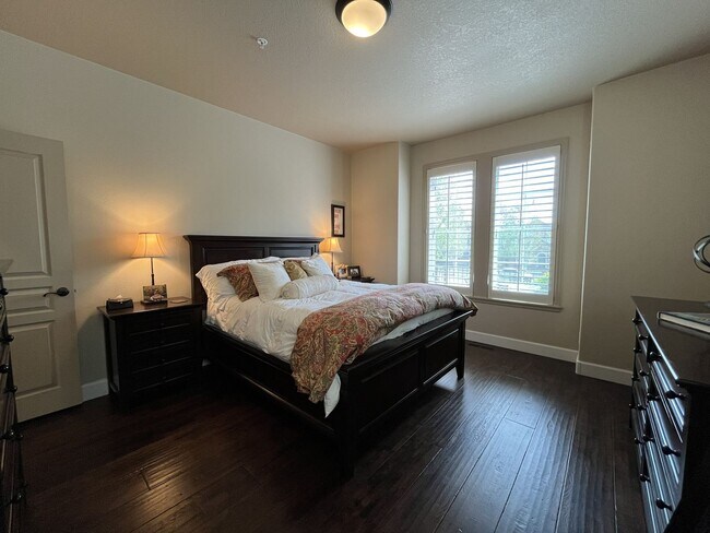 Building Photo - Charming 3 Bedroom Villebois Home with Loft, A/C, Designer Finishes and Community Pool!