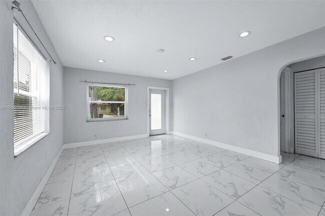 Building Photo - 2714 Fillmore St