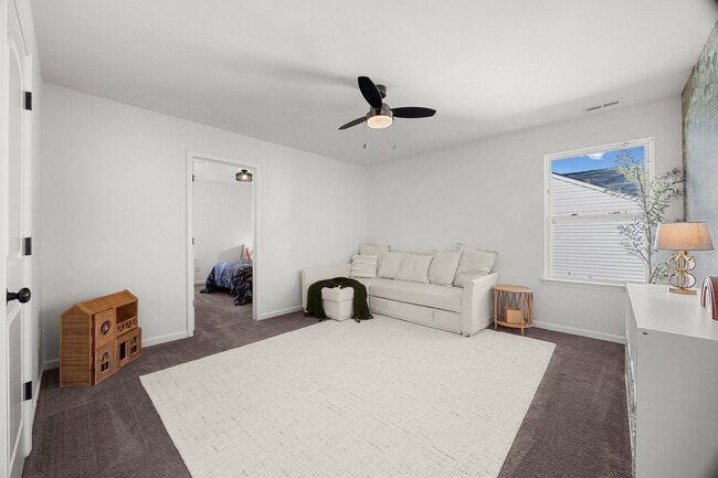 Building Photo - Discover this stunning 3-bedroom, 2.5-bath...