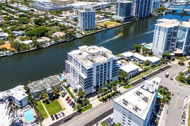 Building Photo - 715 Bayshore Dr