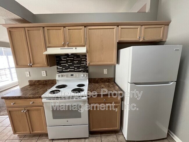 Building Photo - 10095 Lynham Dr