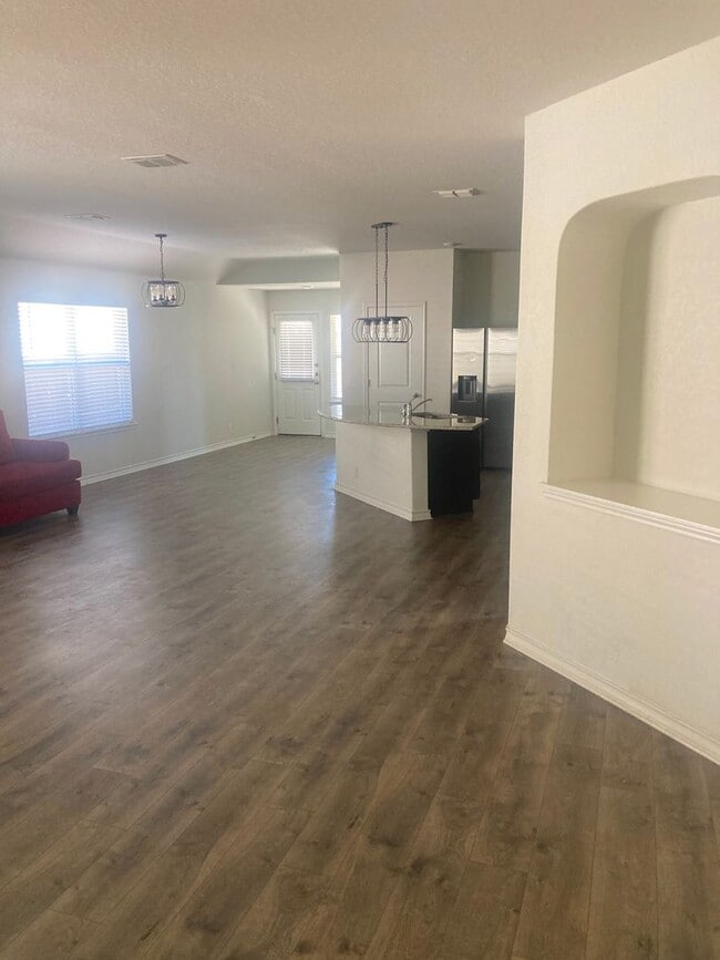 Building Photo - ZERO APPLICATION FEE FOR THIS STUNNING 4 BR, SINGLE STORY HOME!