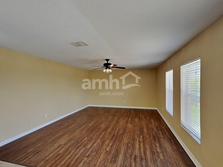 Building Photo - 357 Sky Valley St