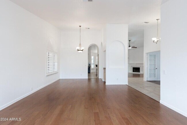 Building Photo - 3350 S Oleander Dr