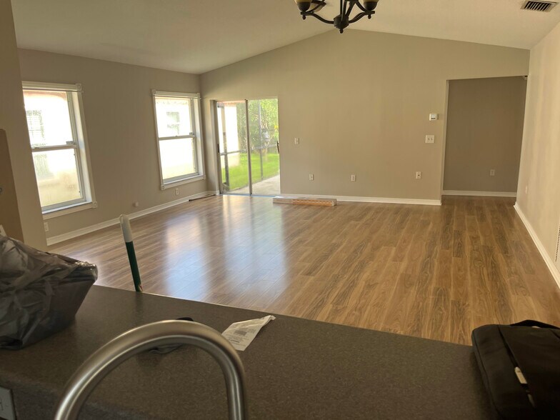 Building Photo - 1643 Elk Spring Dr