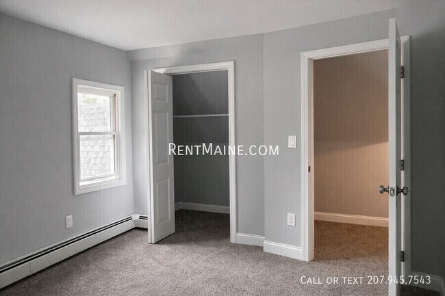 Building Photo - 492 Main St