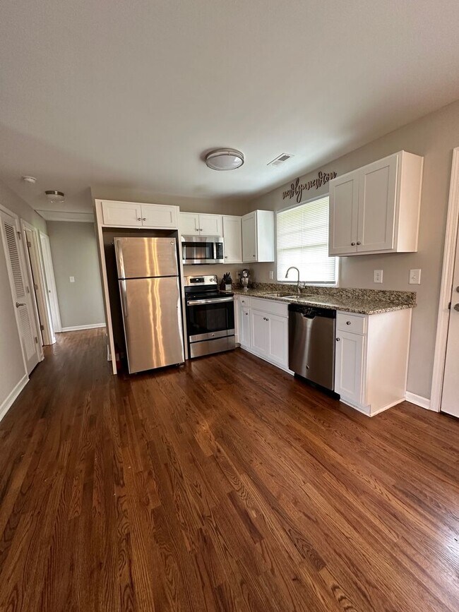 Building Photo - 3 bedroom/1 bathroom home in Central, SC