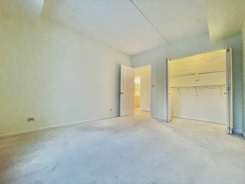 Building Photo - 12900 W Heiden Cir