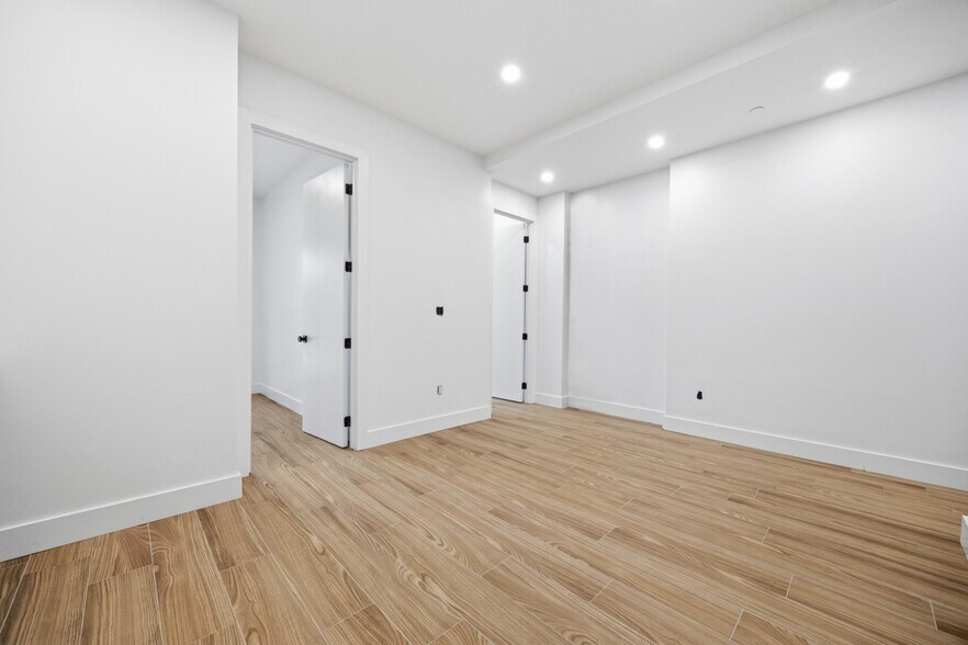 Building Photo - 379 Hawthorne St