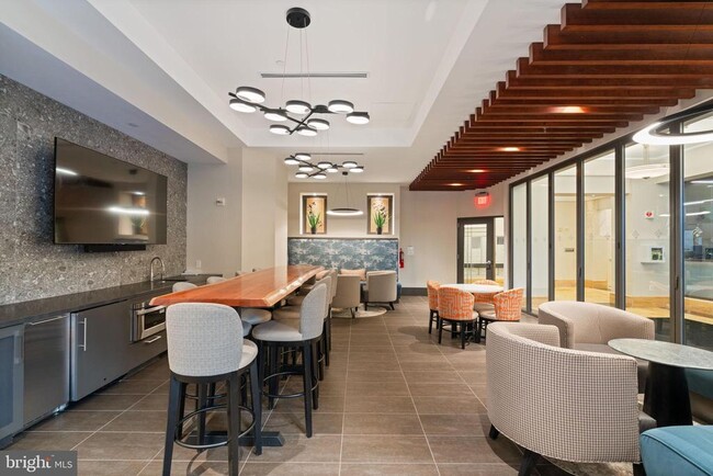 Building Photo - 3101 N Hampton Dr