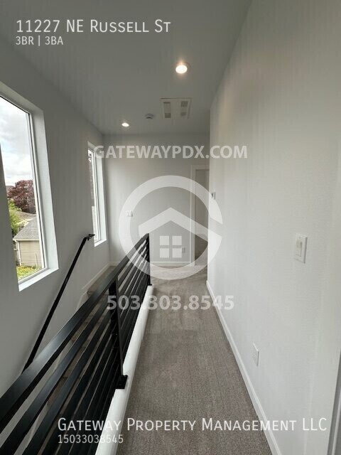 Building Photo - 11227 NE Russell St