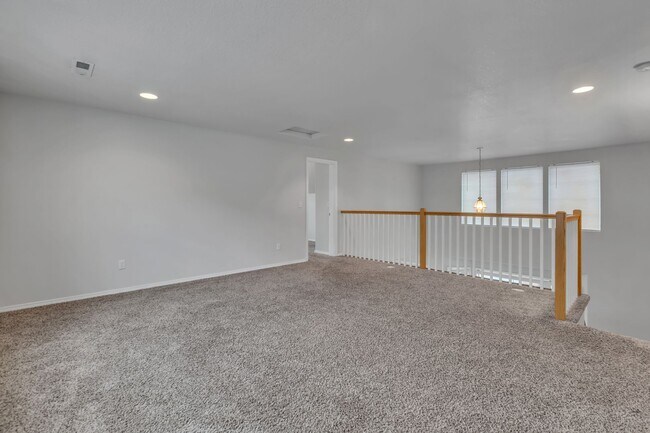 Building Photo - Spacious 3 Bedroom Home in Olympia