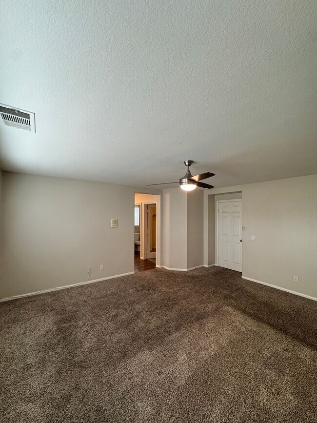 Building Photo - Spacious 3-Bed Lakeview Home with Loft & Community Amenities