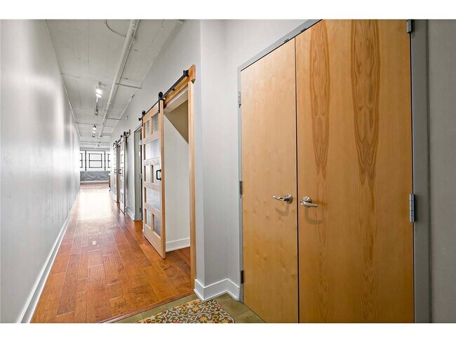 Building Photo - 2929 Chicago Ave