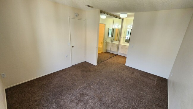 Building Photo - Mira Mesa Upstairs 1-Br + Covered Parking Space