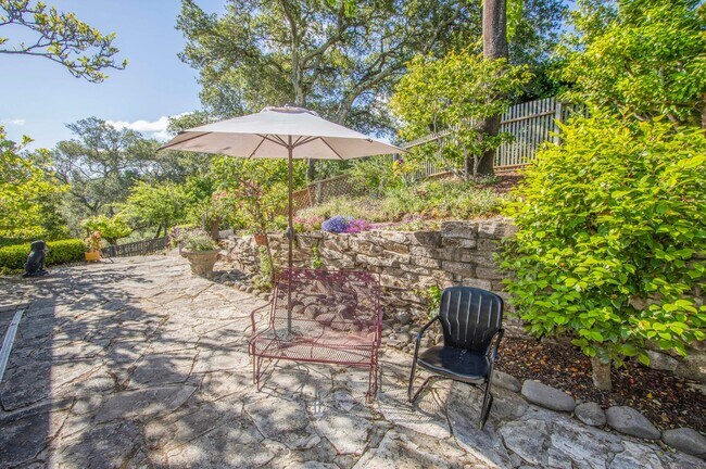 Building Photo - Gated 4bd/3ba Kentfield Home