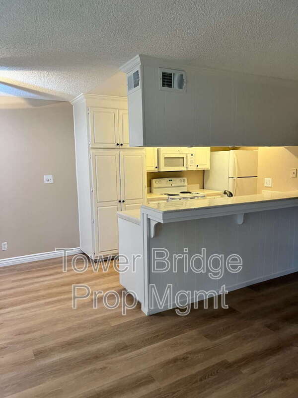 Building Photo - 5146 Rhode Island Dr