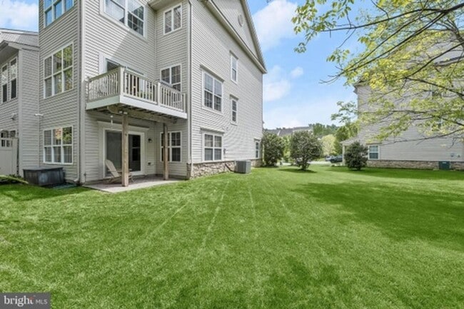 Building Photo - Gorgeous End of Group Owings Mils 3bd/2.5ba w/ A/C, W/D, and Modern Amenities! Available now!