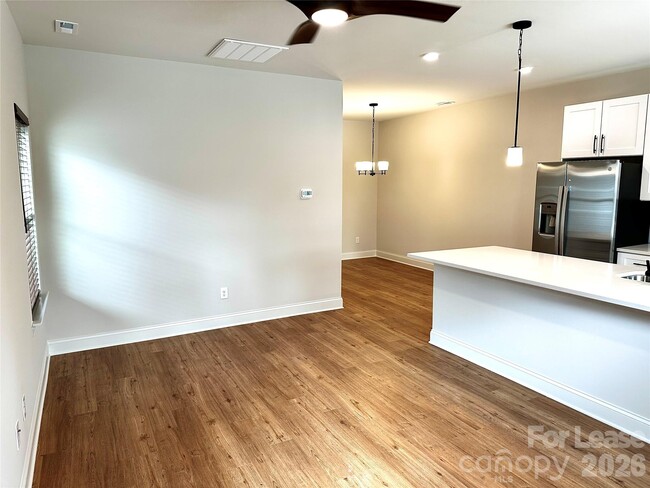 Building Photo - 521 N Linwood Ave