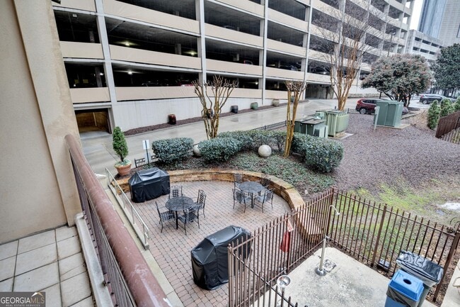 Building Photo - 1101 Juniper St NE