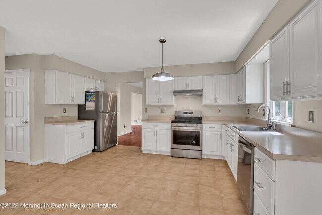 Building Photo - 7 Alpine Trail