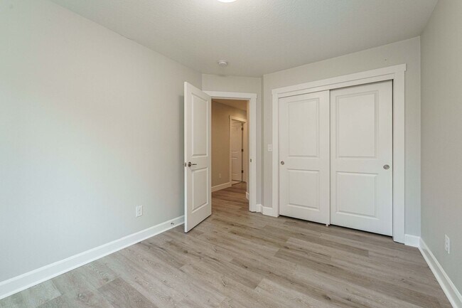 Building Photo - Desirable Salmon Creek Home Located in Lux...
