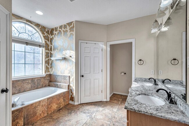 Building Photo - 6915 Robbie Rd