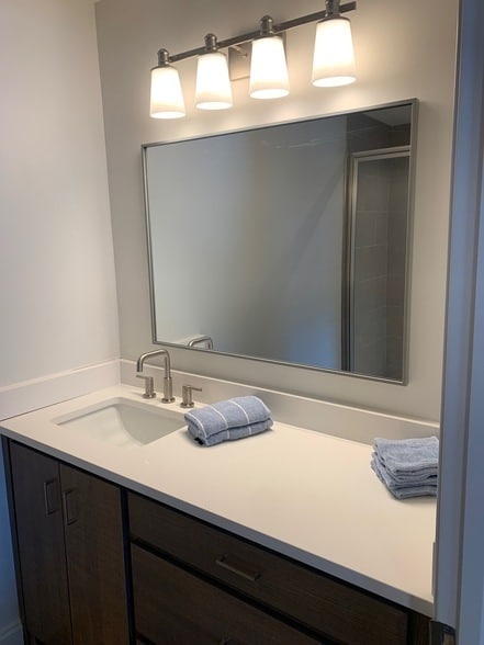 Building Photo - 326 W Main St