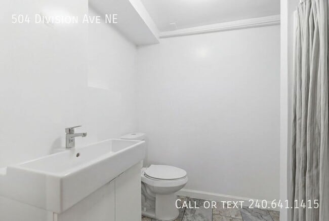 Building Photo - 504 Division Ave NE