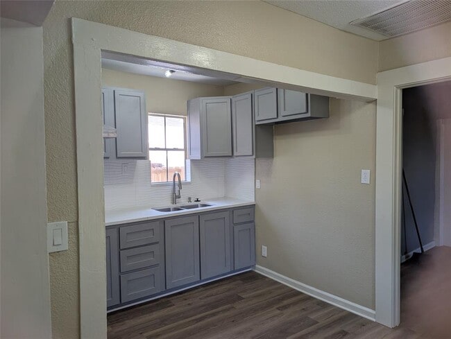 Building Photo - 7116 Avenue F