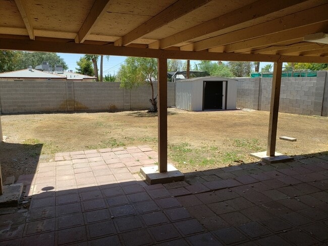 Building Photo - 841 E Cinnabar Ave
