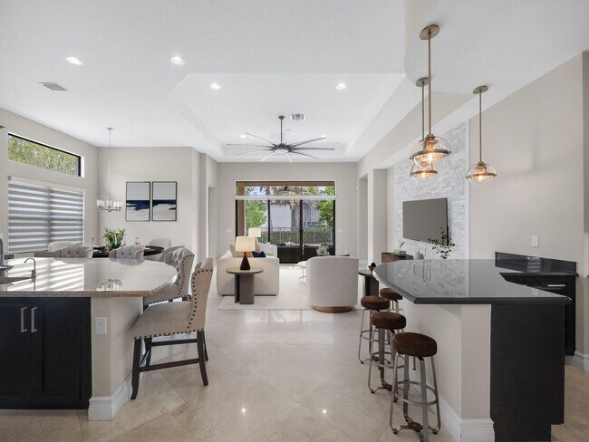 Building Photo - 9931 Bozzano Dr