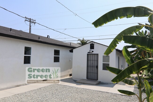 Building Photo - 3851 Menlo Ave