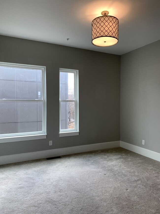 Building Photo - BEAUTIFUL TOWNHOMES IN MIDTOWN