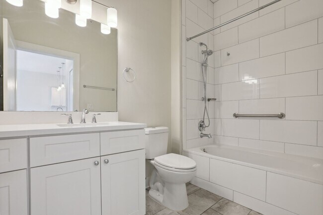 Building Photo - 908 Nueces St