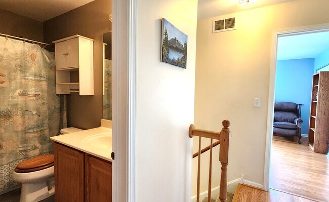 Building Photo - 301 Wedgewood Cir
