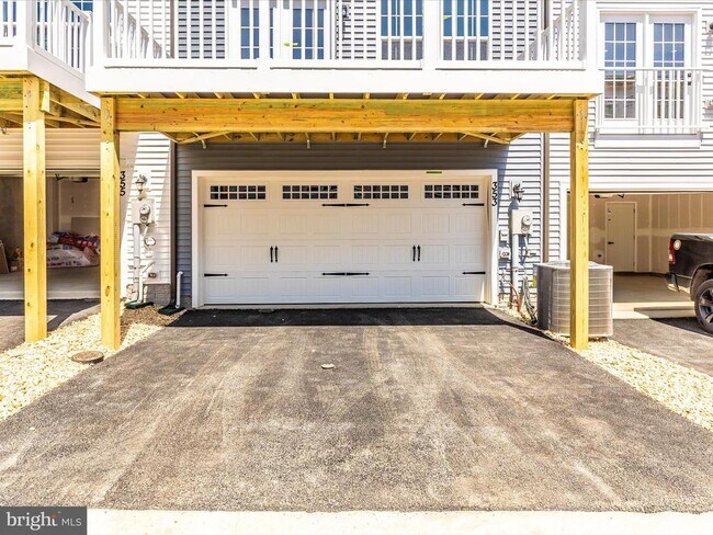 Building Photo - 353 Marquis St