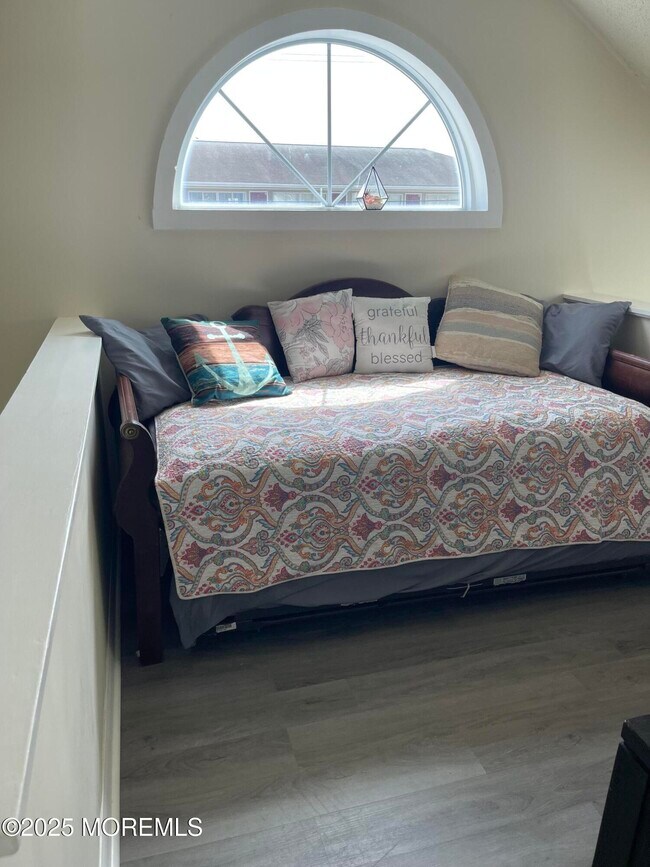 Building Photo - 202-06 Carteret Ave